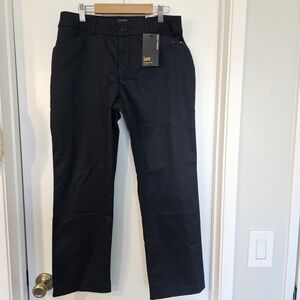 Lee Women's Black Pants, Straight Leg, Midrise Size 8Petite